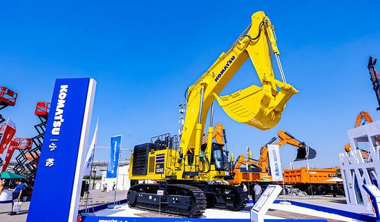 I desember kjørte Kinas Komatsu-gravere i 108 timer, en økning på 19,5 % fra år til år; andre fire regioner hadde også positiv vekst på årsbasis.